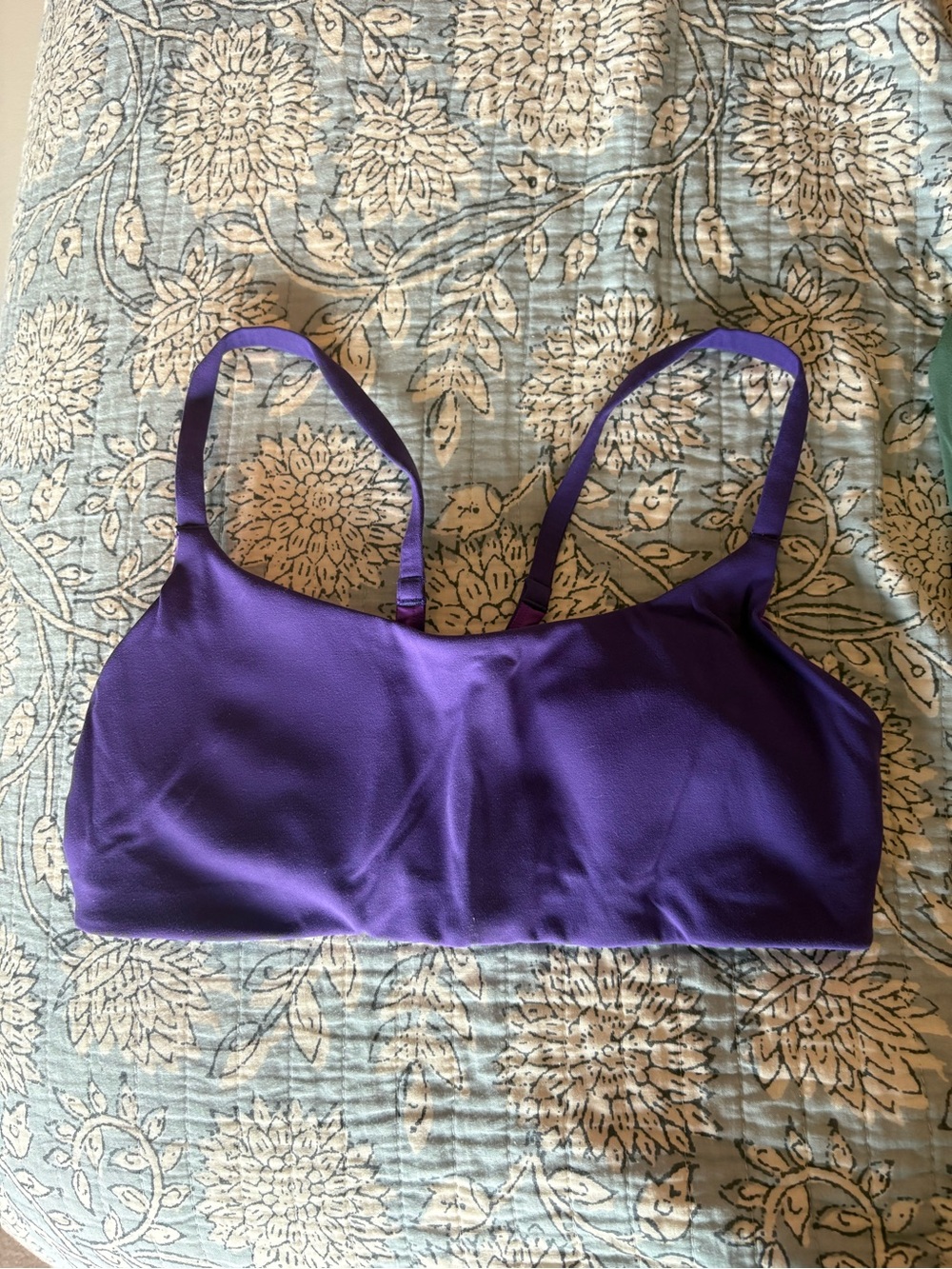Lululemon Size 10 - Wunder Train Sports Bra
